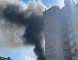 Масштабна пожежа в Києві: горить будівля на Дарниці