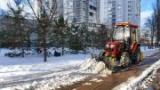 246 единиц спецтехники «Киевавтодора» с ночи работают на улицах города