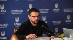 Щоб виконати законодавство щодо підвищення заробітних плат освітянам, необхідно переглянути структуру оплати праці педагогів — голова профільного Комітету Сергій Бабак