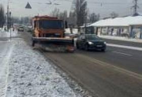 Ежедневно снег в Киеве убирают 300 единиц спецтехники