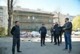 В Святошинском районе продолжается восстановление домов, поврежденных вражескими обстрелами