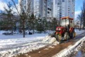 246 единиц спецтехники «Киевавтодора» с ночи работают на улицах города