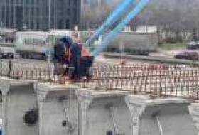 На путепроводе у станции метро «Осокорки» завершили очередную фазу ремонтных работ