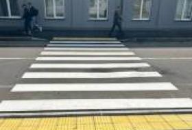 В Печерском районе по ряду адресов специалисты обустроили доступные пешеходные переходы