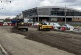 Дорожники ремонтируют участок Броварского проспекта возле ст. м. «Дарница»