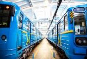 В результате вражеского обстрела поезда метро курсируют с переменами