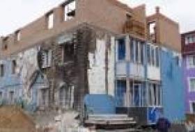 В Ирпене продолжается восстановление жилого дома, поврежденного в результате российской агрессии