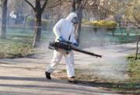 В Киеве продолжаются плановые обработки зеленых и прибрежных зон от клещей