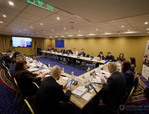 Етичні стандарти та дисциплінарна практика у правничих професіях: представники Комітету з питань правоохоронної діяльності взяли участь у круглому столі