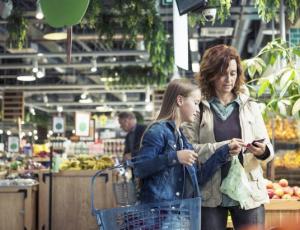 Цены на продукты, транспорт и связь растут: что подорожало в Украине больше всего