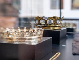В Литве показали королевские драгоценности, спрятанные почти 90 лет