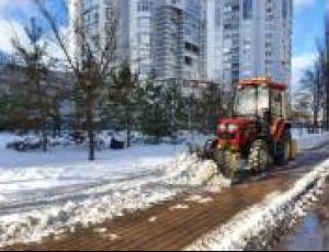 246 единиц спецтехники «Киевавтодора» с ночи работают на улицах города