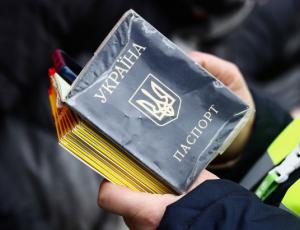 Что будет с паспортом, если не вклеить фото в 25 или 45 лет: разъяснение ГМС