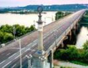 Мост Патона за 2,2 млн гривен готовят к ремонту прогонов