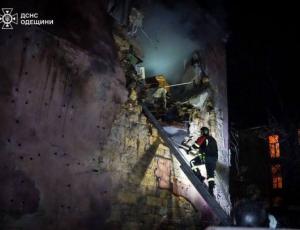 Горять будинки, триває розбір завалів, є загиблі та поранені: рф вдарила по українських містах (фото, відео)