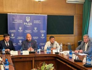 Презентовано новий євроінтеграційний законопроєкт щодо засобів захисту рослин — аграрний Комітет провів круглий стіл