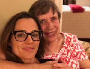 Сто мільйонів тортів і запах хліба: Дженніфер Гарнер розповіла про сімейні традиції та дебют своєї мами у кулінарному шоу