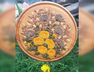 «Квіти кульбаби на картині створені з насіння огірка», — майстриня Наталія Тесленко