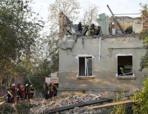 Вночі росіяни масовано атакували КАБами Харків: є руйнування та жертви (фото)