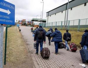 Примусове повернення: кого з українців силоміць доставлять в Україну