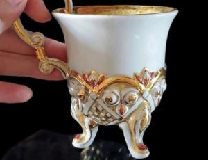 «Сервіз „Рубін“ неначе інкрустований дорогоцінним камінням», — колекціонерка Людмила Карпінська-Романюк