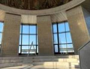 В результате российского обстрела поврежден зал славы Национального музея истории Украины во Второй мировой войне