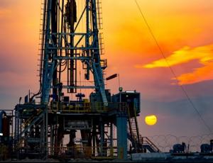 Ирак сократил добычу нефти и прекратил экспорт из Курдистана - СМИ