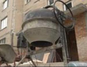 В Киеве планируют отремонтировать поврежденную российским обстрелом многоэтажку по ул. Нищинского