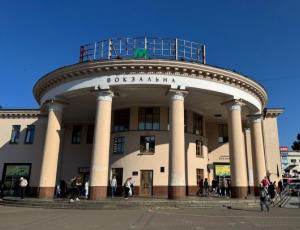 Частина Києва залишилася без води та метро через проблеми з електрикою