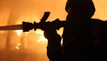 росія вночі атакувала Україну ракетами та дронами: у регіонах спалахнули сильні пожежі, є руйнування і поранені (фото, відео)