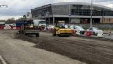 Дорожники ремонтируют участок Броварского проспекта возле ст. м. «Дарница»