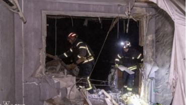 Горять будинки, авто та підприємства, є загиблі і поранені діти: ракети, дрони та артилерія накрили українські міста (фото)