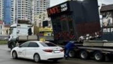 В Киеве усиливают работу по демонтажу незаконных временных сооружений