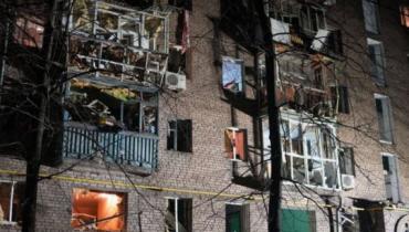 Вночі росіяни відзначили річницю вторгнення в Україну масованим ударом по Запоріжжю (фото, відео)