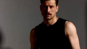 Просто вогонь: популярний співак вразив запальним танцем