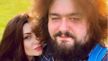 Приховував дружину-красуню: популярний комік одружився (фото)