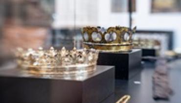 В Литве показали королевские драгоценности, спрятанные почти 90 лет