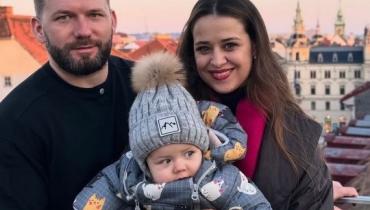 Який красунчик: популярна співачка розчулила мережу