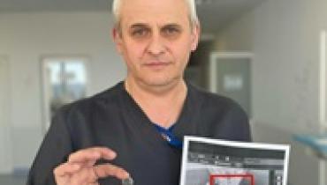 Во Львове спасли ребенка, который месяцами жил с батарейкой в пищеводе