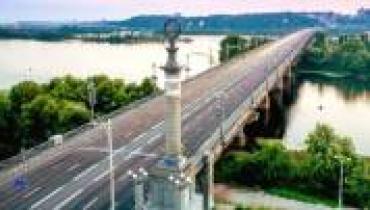 Мост Патона за 2,2 млн гривен готовят к ремонту прогонов