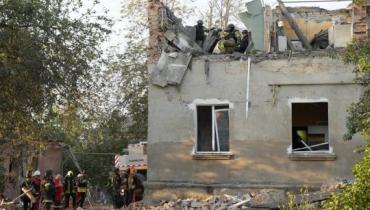 Вночі росіяни масовано атакували КАБами Харків: є руйнування та жертви (фото)