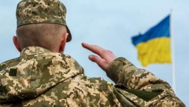Контракти з чіткими термінами та підвищені виплати: що передбачає анонсована владою реформа армії