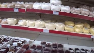 Жити стане солодше: в Україні супермаркети різко опустили ціни на цукор та борошно
