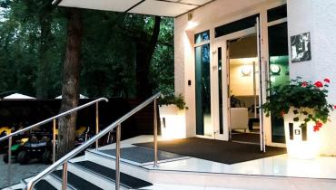 Романтичний відпочинок: стандарти SPA-готелю з басейном під Києвом