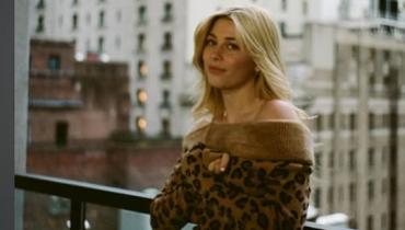 Донька Клаудії Шиффер похизувалась спокусливою фігурою у купальнику з глибоким декольте