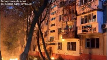Багатоквартирні будинки пошкоджено у Запоріжжі внаслідок масованої атаки ворога