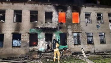Понад 120 ворожих дронів атакували Україну вночі: вражені цивільні об'єкти (фото)