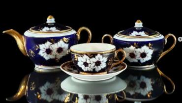 «Магія яблуневого саду робить ці сервізи мрією багатьох людей і сьогодні», — колекціонерка Людмила Карпінська-Романюк
