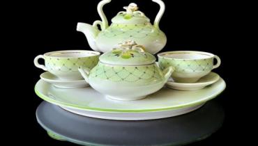 «Сервіз з ліпними квітами „Тет-а-тет“ зачаровує вишуканістю», — колекціонерка Людмила Карпінська-Романюк