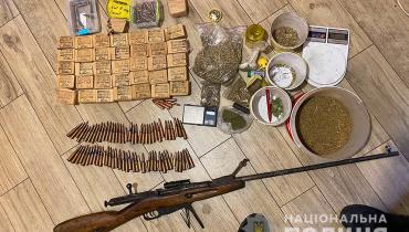 На Чернігівщині працівники Нацполіції затримали зловмисника за збут наркотиків в особливо великих розмірах
